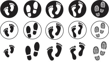 Siyah siluet ayak izi simgeleri seti. Grafik Tasarımlarındaki Ayak İzi Simgeleri. İnsan ayak izleri. Saydam Arkaplanda izole edilmiş ayak izi klipleri. Ayakkabı tabanı izi. Çıplak ayakla izlenim.