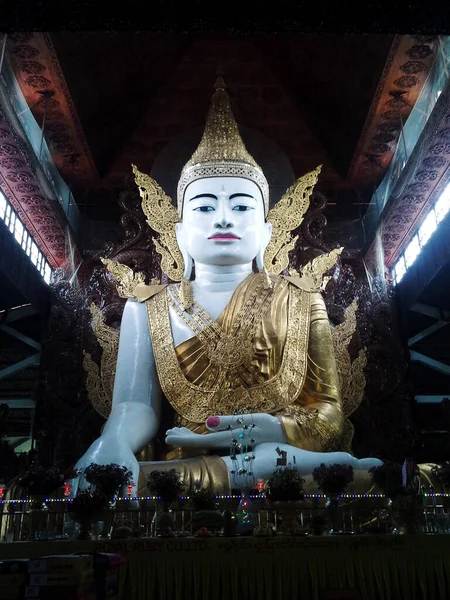 Het Boeddha Standbeeld Tempel — Stockfoto