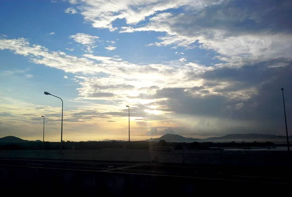Der Sonnenuntergang Auf Der Autobahn — Stockfoto