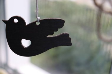 Ahşap kuş kolyeli arkaplan