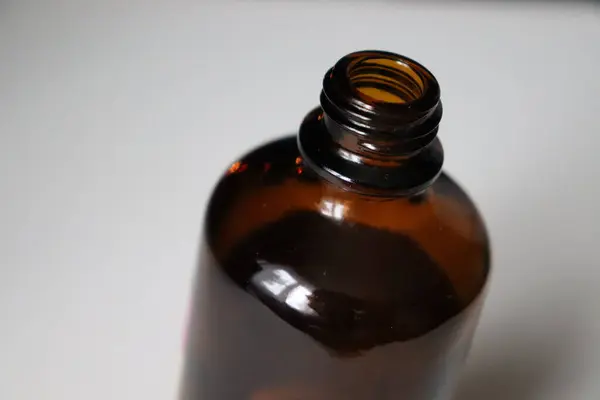 Butelka Leku Otwartą Pokrywą — Zdjęcie stockowe