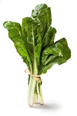 Beyaz arka planda taze meyve yaprakları Bietola Beta vulgaris