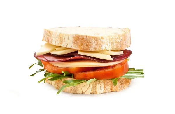 Sandwich Met Bresaola Italiaanse Ham Tomaat Kaas Sla Brood Gesneden — Stockfoto