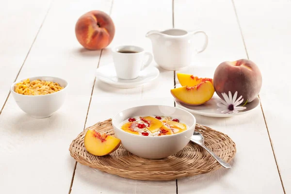 Fresh Healthy Breakfast Yellow Peach Peach White Wooden Table Whole — Stock Photo, Image
