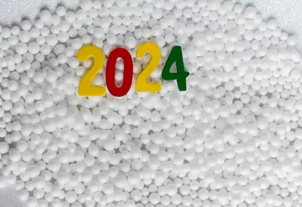 Yeni yıl 2024 ve kartoplarında renkli rakamlar