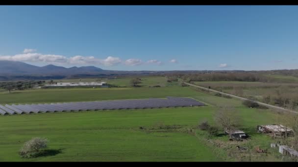 晴天从空中看到的太阳能电池板 — 图库视频影像