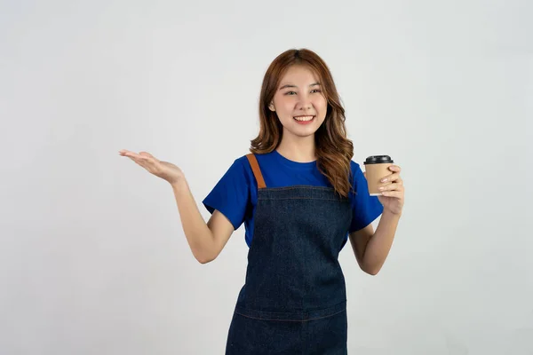 Alegre Amigável Assertiva Jovem Menina Asiática Vestindo Uma Camiseta Azul — Fotografia de Stock
