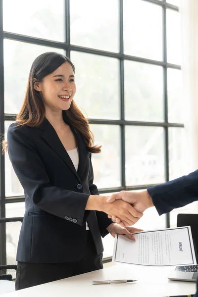 Close Businessman Shaking Hands Young Asian Female Job Applicant Who — Stock Photo, Image