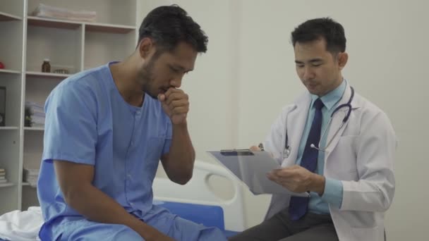 Junge Männliche Patienten Beim Gesundheitscheck Und Arztkonsultation Krankenhaus Arztpraxis Der — Stockvideo