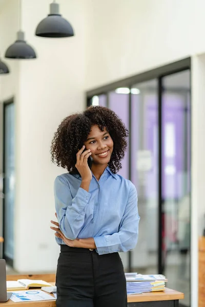 African Girl Enjoying Positive Smartphone Conversation Friend Discussing Details Startup — Stock Photo, Image
