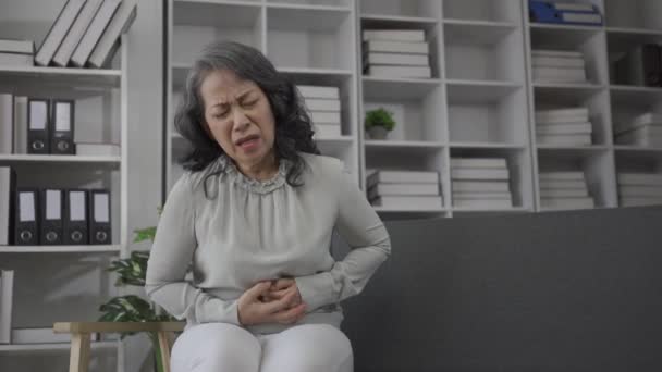 Egy Akinek Súlyos Hasi Fájdalma Van Amit Egy Ételmérgezésben Bakteriális — Stock videók