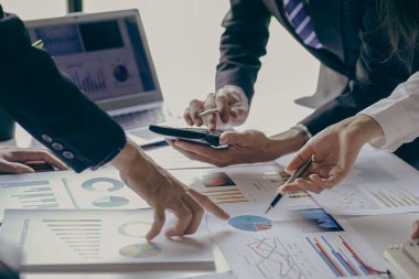 Profesyonel iş görüşmesi takım çalışması Başarı Projesi, Finans, Finansal İş, Muhasebe, Sözleşmeler, Yatırım Danışmanları, Tablet ve Bilgisayarları Kullanan Şirketler Pazarlama Planları.
