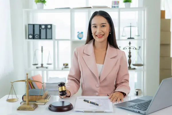 Legal Genius Female Lawyer Working Laptop Law Office Judge Hammer — Stock Photo, Image