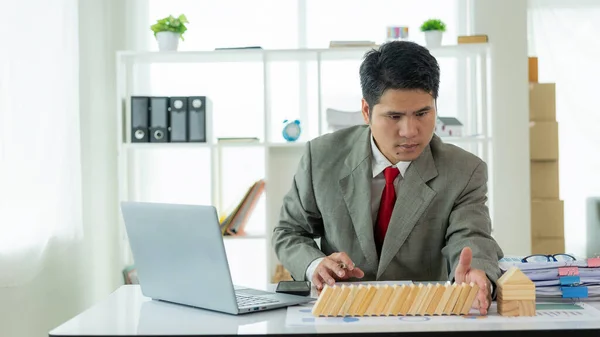 Young Asian Businessman Checks Company Budget Report Graph Assigned Accounts — Stock Photo, Image