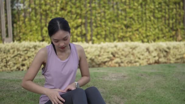 Belle Femme Asiatique Faisant Des Exercices Remise Forme Étirement Avant — Video