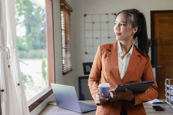 Successful Businesswoman Business Stands Front Her Desk Engaged — Stock Photo, Image
