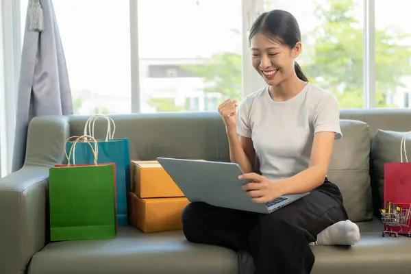 Cheerful Asian Woman Using Smartphone Laptop Online Shopping Holding Credit — Stock Photo, Image