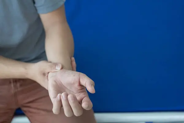 Man Has Wrist Pain Using Smartphone Computer Long Time Arthritis — Stock Photo, Image