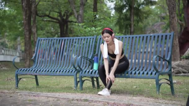 Mulher Asiática Atraente Sportswear Jogging Parque Uma Manhã Verão Desfrutando — Vídeo de Stock