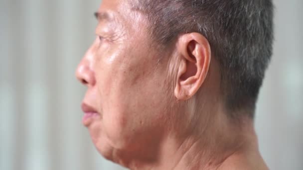 Close Video Old Asian Man Body Pain Muscle Pain Weakness — Stok Video