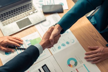 Tokalaşma ve finansal başarı. Gayrimenkul projesi. Grafiklerden elde edilen iş büyümesi.