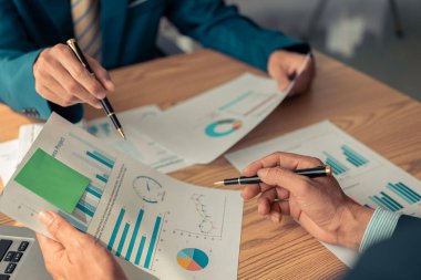 Veri analizi pazarlama stratejileri veya şirketin yakın vadeli büyümesini planlayan iş geliştirme liderlerinin istatistikleri.