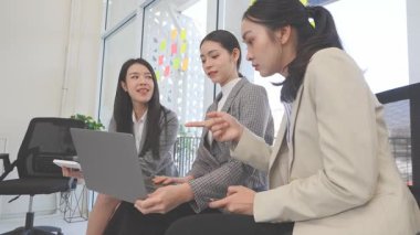 Mali analiz raporları ofis finans, muhasebe, bankacılık, iş takımı yaratıcı Asya iş konferansı ekibi