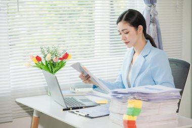 Employees who work with documents, search for documents, keep track of income and expenses, file taxes, and are busy with piles of documents need to be checked and organized in the workplace.