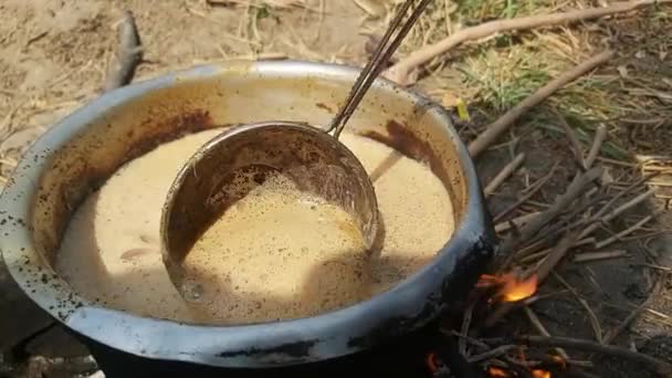 Köyün Yaşam Tarzında Çay Yapmak — Stok video