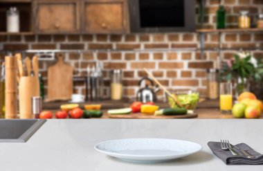 Sebzeler mutfak masası