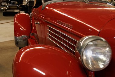 Lima - Peru, 17 Haziran 2022 - 1935 Auburn 851 SC klasik otomotiv tasarımını temsil etmektedir.