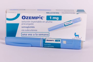 Ozempic 1 ml İlaç Kutusu ve Enjeksiyon Kalemleri İspanya 'nın Barselona kentindeki Beyaz Arkaplanda sergilendi.
