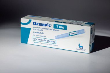 Ozempic 1 ml İlaç Kutusu İspanya 'nın Barselona kentindeki Beyaz Arkaplanda sergilendi, Diyabet Yönetimi için Semaglutide vurgulandı