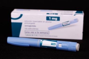 Diyabet İlacı - Zarif Siyah Arkaplan Üzerine Ozempic Kutusu ve Kalem