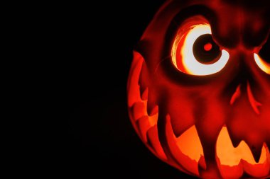 Cadılar Bayramı gecesi ve dehşetin parlayan balkabağı sembolü.