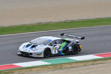Mugello Pisti, İtalya 21 Ekim 2022: Lamborghini Huracn GT3 Ağustos ayında Imperiale Sport Car S takımı tarafından kullanıldı.