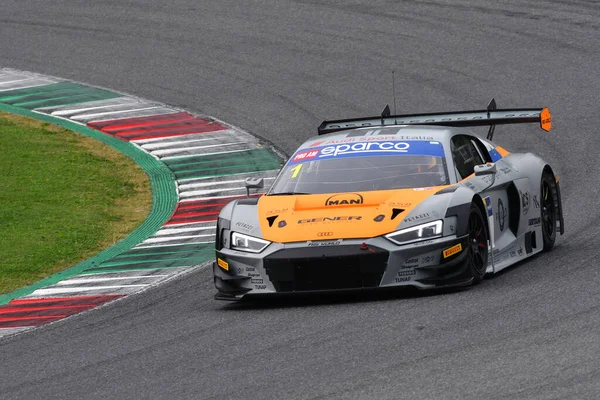 Mugello Pisti, İtalya 21 Ekim 2022: Di Folco tarafından sürülen Lamborghini Huracn GT3 - Imperiale Sport Car takımından Middleton, İtalya Şampiyonası eleme oturumunda GT