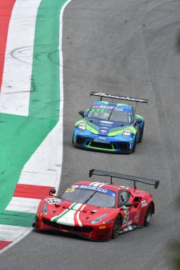 Mugello Circuit, İtalya - 21 Ekim 2022: Ferrari GT3 Evo Han Huilin-Gai takımı AF Corse tarafından sürülüyor.