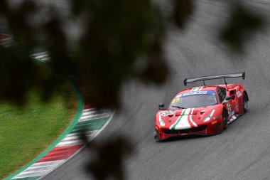 Mugello Circuit, İtalya - 21 Ekim 2022: Ferrari GT3 Evo Han Huilin-Gai takımı AF Corse tarafından sürülüyor.