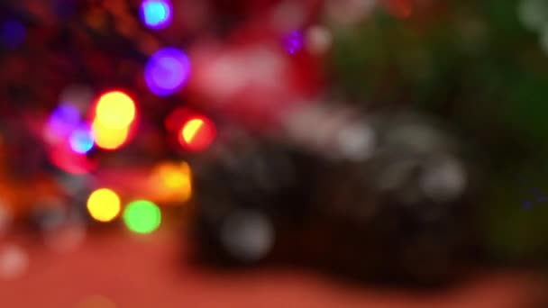 Köknar Dalları Parlak Işıkları Olan Kozalaklar Yağan Karın Etkisi Noel — Stok video