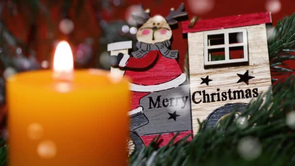 Decoración Navidad Madera Con Texto Feliz Navidad Vela Naranja Rama — Vídeo de stock