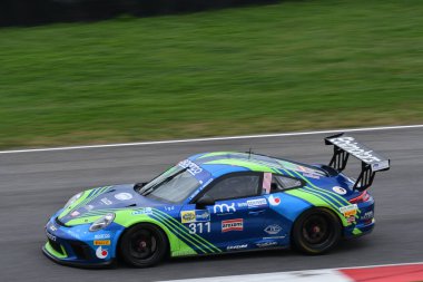Mugello Pisti, İtalya - 21 Ekim 2022: Porsche 911 Gt3 Cup takım Ebimotors İtalya Şampiyonası ön eleme oturumunda