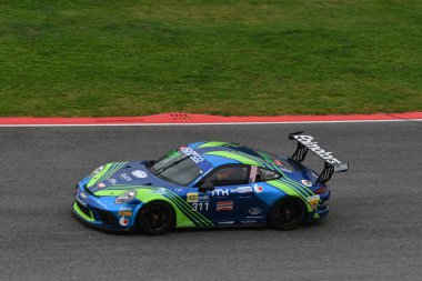 Mugello Pisti, İtalya - 21 Ekim 2022: Porsche 911 Gt3 Cup takım Ebimotors İtalya Şampiyonası ön eleme oturumunda