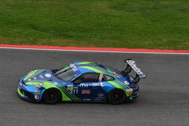 Mugello Pisti, İtalya - 21 Ekim 2022: Porsche 911 Gt3 Cup takım Ebimotors İtalya Şampiyonası ön eleme oturumunda