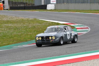 Scarperia, 3 Nisan 2022: Alfa Romeo Giulia Sprint GTA 1969 Mugello Classic 2022 'de İtalya' daki Mugello Pisti 'nde bilinmiyor..