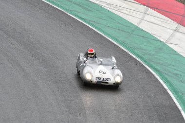 Scarperia, 3 Nisan 2022: Lotus XI 1500 1956 Mugello Classic 2022 'de İtalya Mugello Pisti' nde eylem halindeydi..