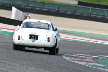 Scarperia, 3 Nisan 2022: Ferrari 250GT SWB 1962 Mugello Classic 2022 'de İtalya' daki Mugello Pisti 'nde eylem halindeydi.