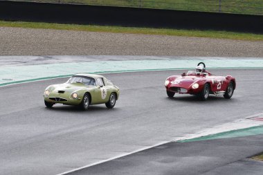Scarperia, 3 Nisan 2022: Maserati 300 S 1955 Mugello Classic 2022 'de İtalya' daki Mugello Pisti 'nde eylem halindeydi..