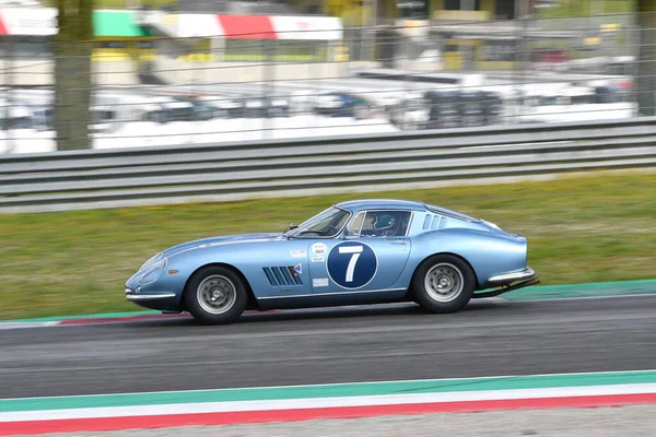 Scarperia, 3 Nisan 2022: # 7 Ferrari 275 GTB-C 1966 Mugello Classic 2022 'de İtalya' daki Mugello Pisti 'nde eylem halindeydi..