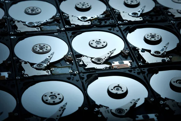 디스크 드라이브 수많은 드라이브가 드라이브 내부의 클로즈업 기술의 선택적 — 스톡 사진